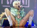 Miley-Cyrus-Crotch-Grabbing-Show-in-France-05-580x435