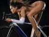 femme-velo-course-cambrure-nue-hot