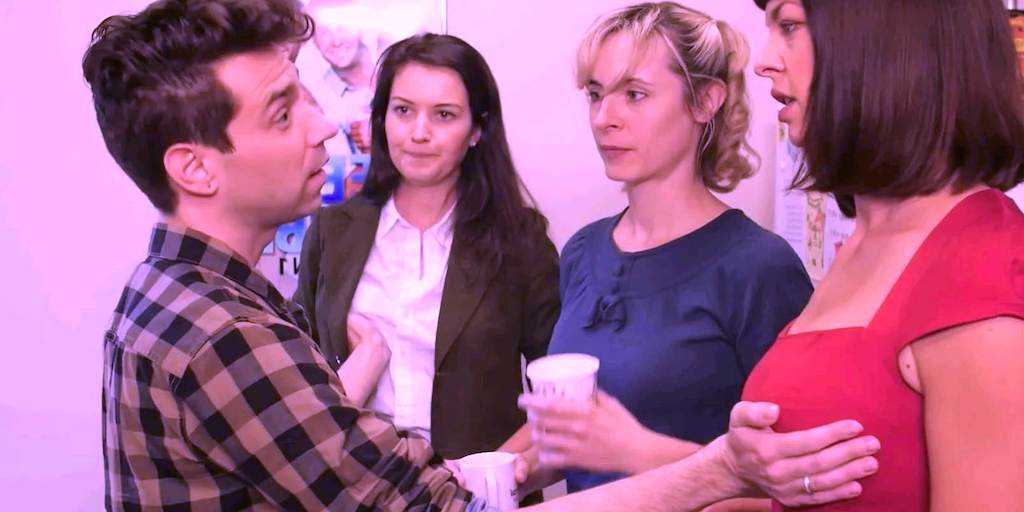 Bryst-trend “boobgrab” billeder af mænd og bryster