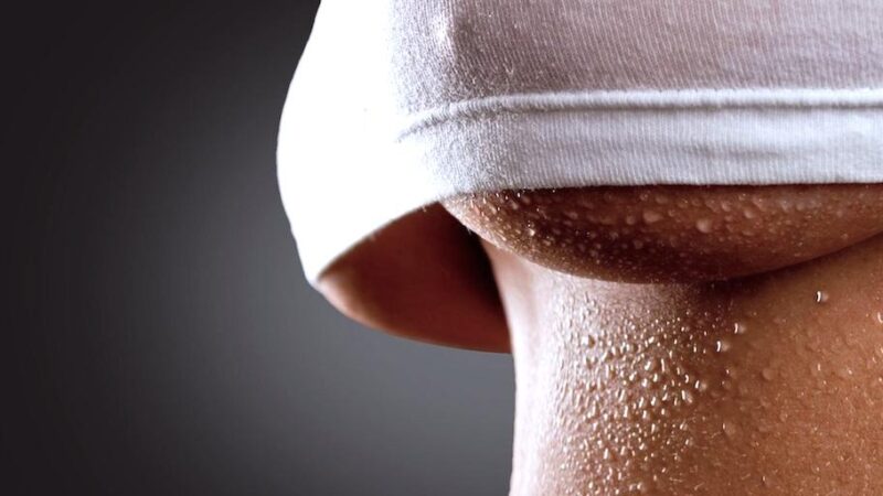 Spot på underboobs, sideboobs og kavalergang