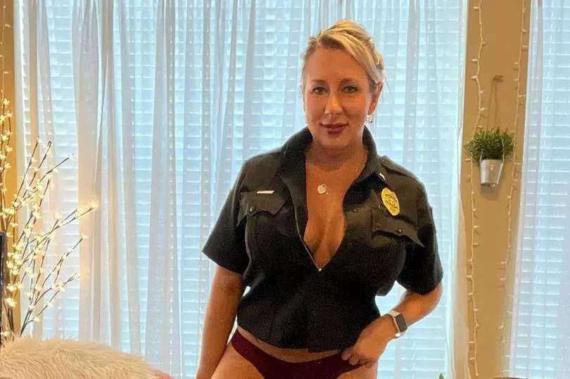 politiassistent nøgenbilleder